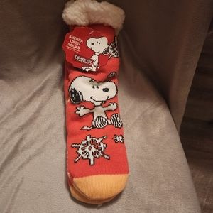 NWT SHERP A LINED SOCKS PEANUTS
